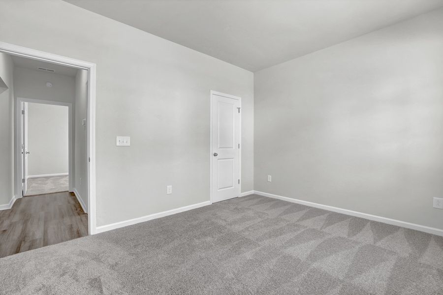 Spacious, unfurnished interior of a new home in River Tide Farms, Bolivia (Image 21).