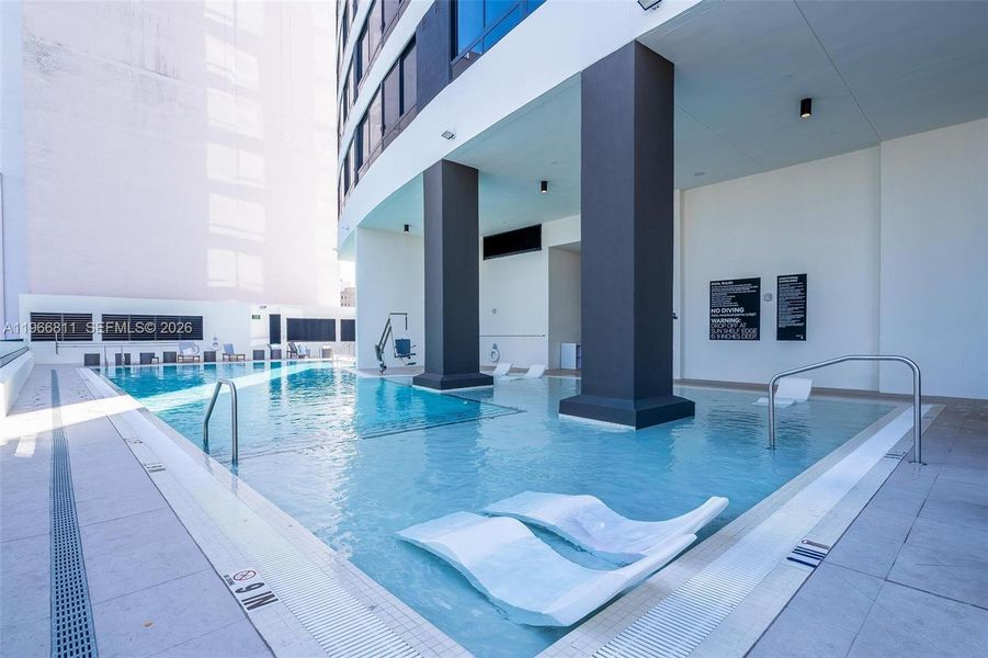 Condo located in Miami, FL showcasing its design and architecture (Image 28).
