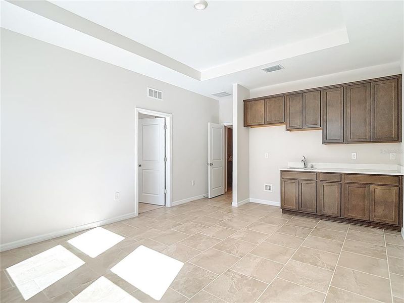 Spacious, unfurnished interior of a new home in Mirada, San Antonio (Image 47).