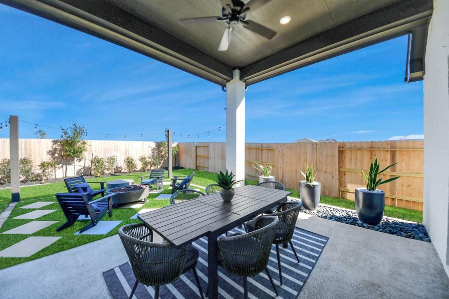 Exterior details and patio area of a home in Meridiana, Manvel (Image 20).