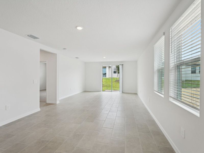Spacious, unfurnished interior of a new home in Villamar - Classic Series, Winter Haven (Image 5).