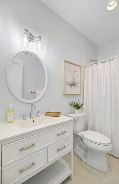 Furnished interior view inside a new home in , Charleston (Image 35).