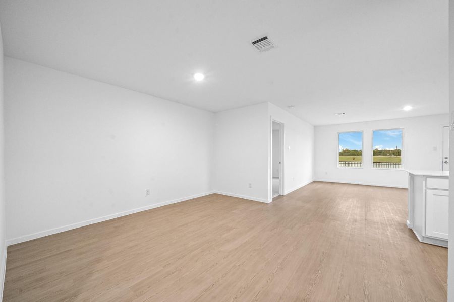 Spacious, unfurnished interior of a new home in Sunterra, Katy (Image 21). Spacious, unfurnished interior of a new home in Sunterra, Katy (Image 21).