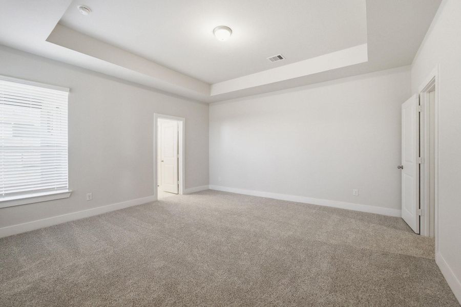 Spacious, unfurnished interior of a new home in Lago Mar, Texas City (Image 20).