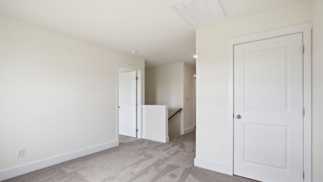 Spacious, unfurnished interior of a new home in Millstone Village, Morristown (Image 27).
