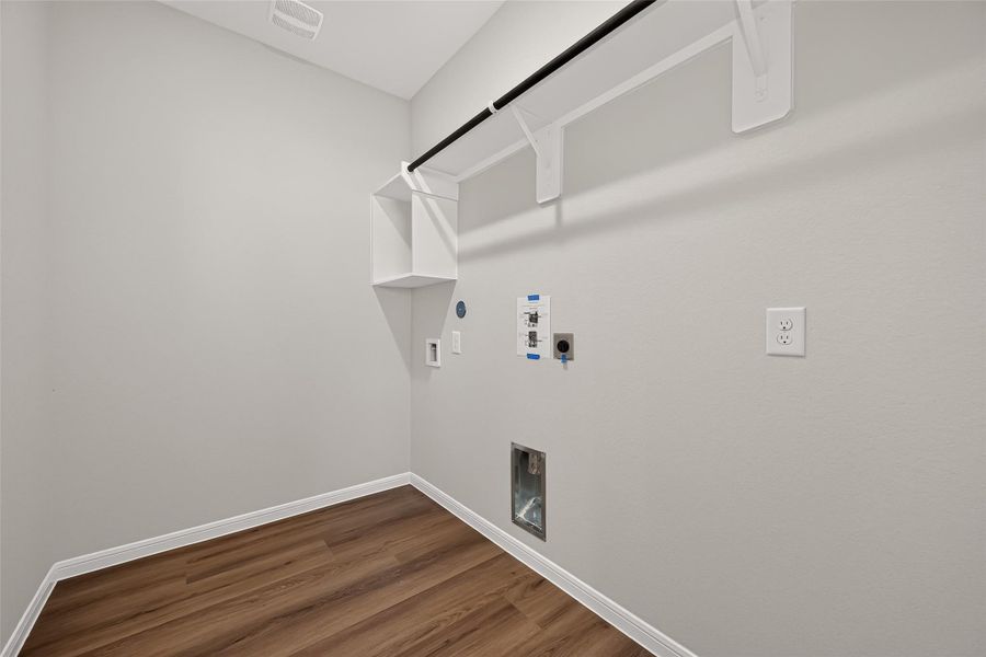 Spacious, unfurnished interior of a new home in Bammel Oaks, Houston (Image 34).