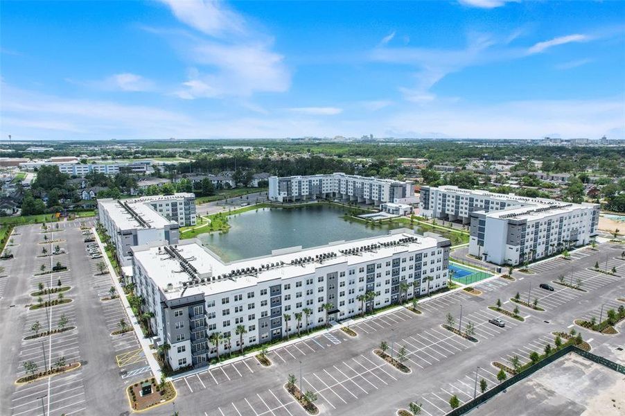 Condo located in Orlando, FL showcasing its design and architecture (Image 3).