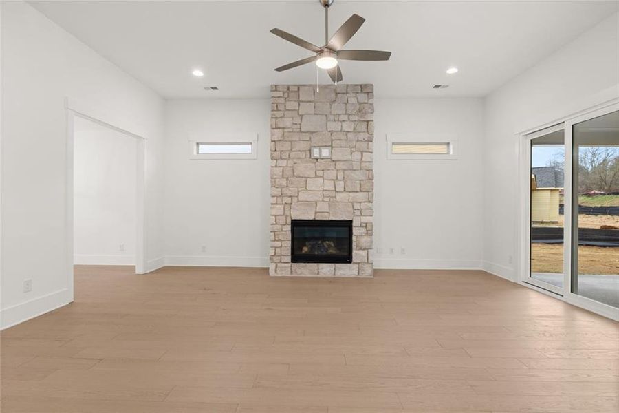 Spacious, unfurnished interior of a new home in Soleil Belmont Park, Canton (Image 53).