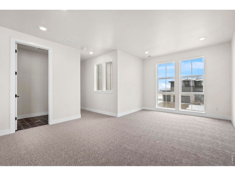 Spacious, unfurnished interior of a new home in , Fort Collins (Image 6).