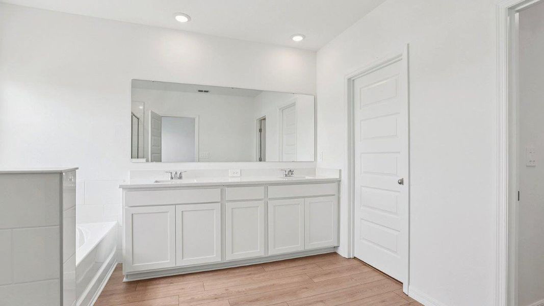 Furnished interior view inside a new home in Summerlin at Hawthorne Ranch, Lakeland (Image 12).