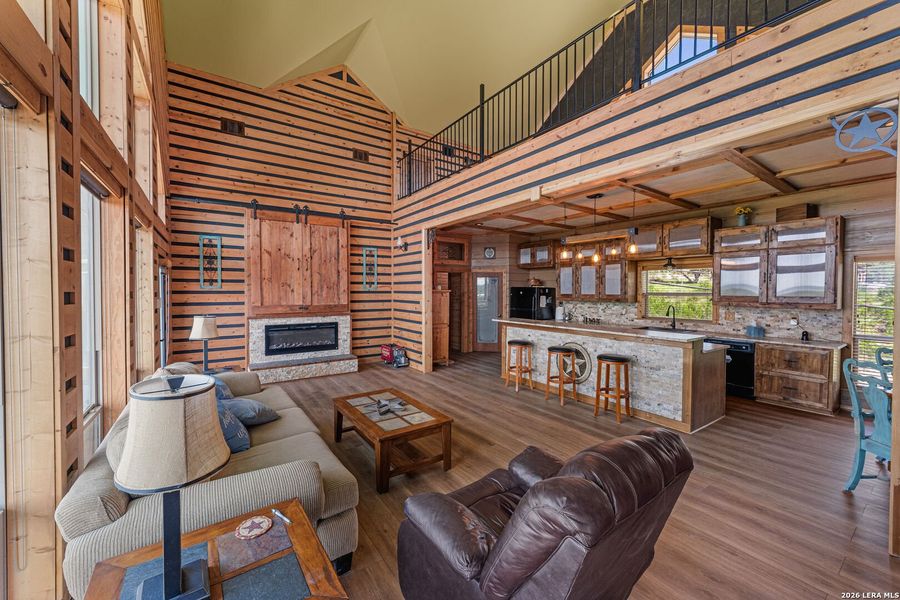 Community amenities in , Lakehills (Image 23).