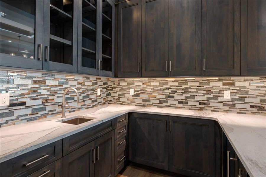 Wet bar off the kitchen