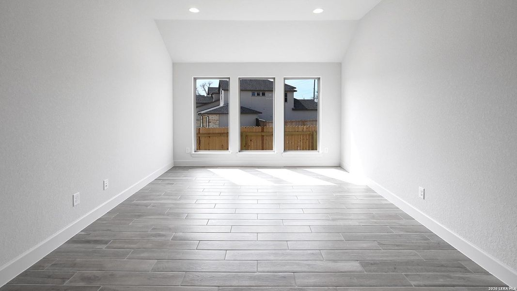Spacious, unfurnished interior of a new home in Kinder Ranch, San Antonio (Image 18).