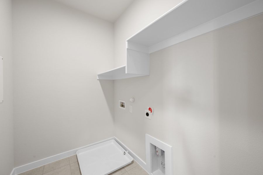 Spacious, unfurnished interior of a new home in Wildridge, Oak Point (Image 25).