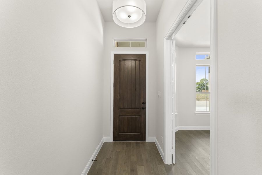 Spacious, unfurnished interior of a new home in River Ranch, Van Alstyne (Image 14).