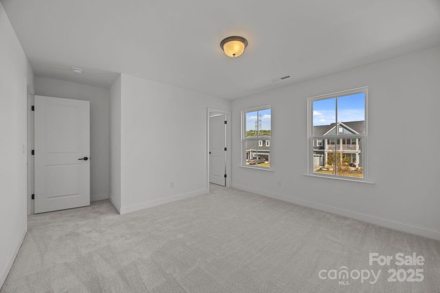 Spacious, unfurnished interior of a new home in Lakeside Glen, York (Image 37).