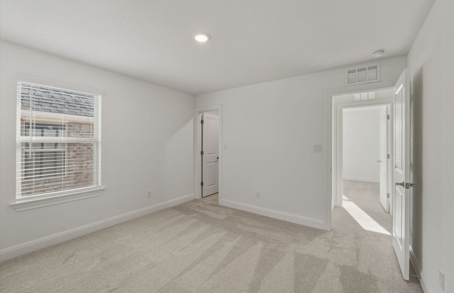 Spacious, unfurnished interior of a new home in Saddleback at Santa Rita Ranch, Liberty Hill (Image 43).