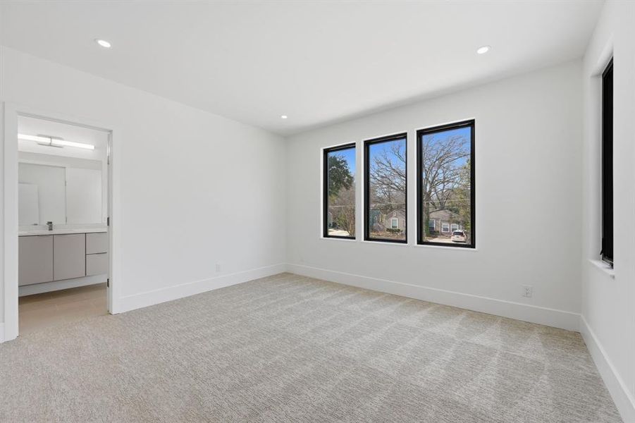 Spacious, unfurnished interior of a new home in , Dallas (Image 30).