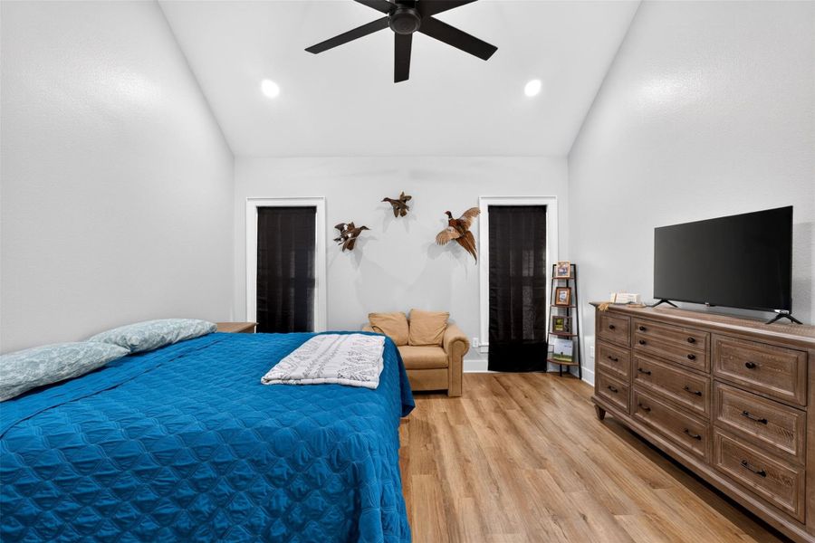 Furnished interior view inside a new home in , Kilgore (Image 35).