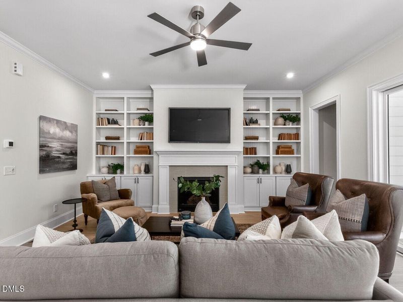 011-1280x960-family-room