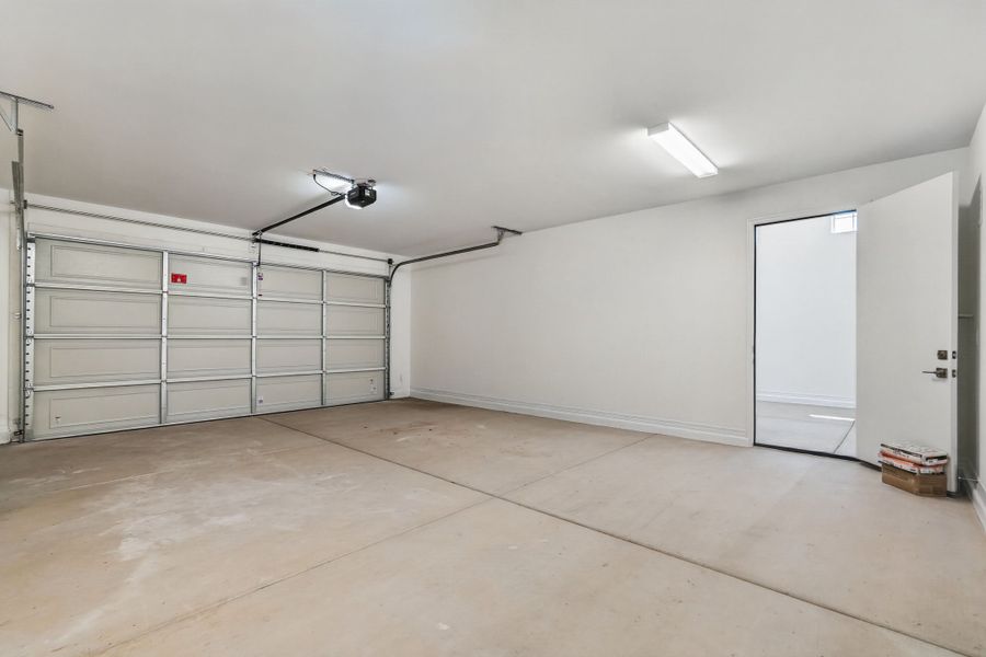 Spacious, unfurnished interior of a new home in Artisan at Asante, Surprise (Image 20). Spacious, unfurnished interior of a new home in Artisan at Asante, Surprise (Image 20).