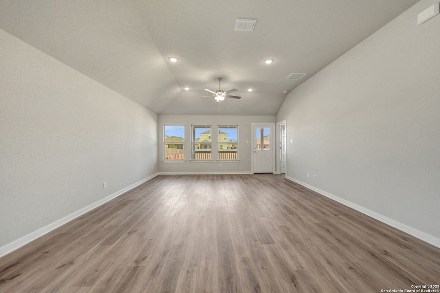 Spacious, unfurnished interior of a new home in Winding Brook, San Antonio (Image 15).