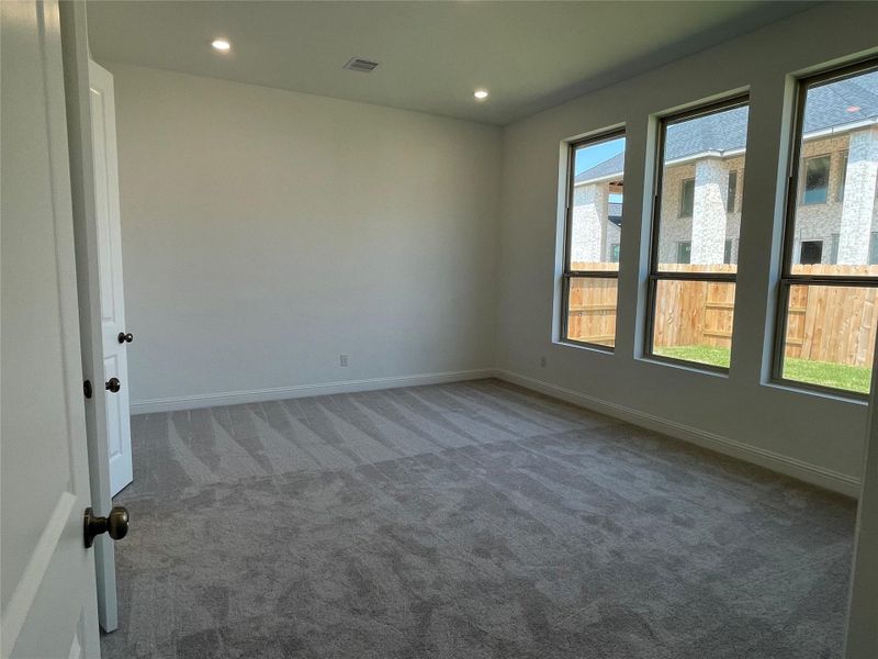 **Photos are a representation of the floor plan. This is not the actual homesite.**