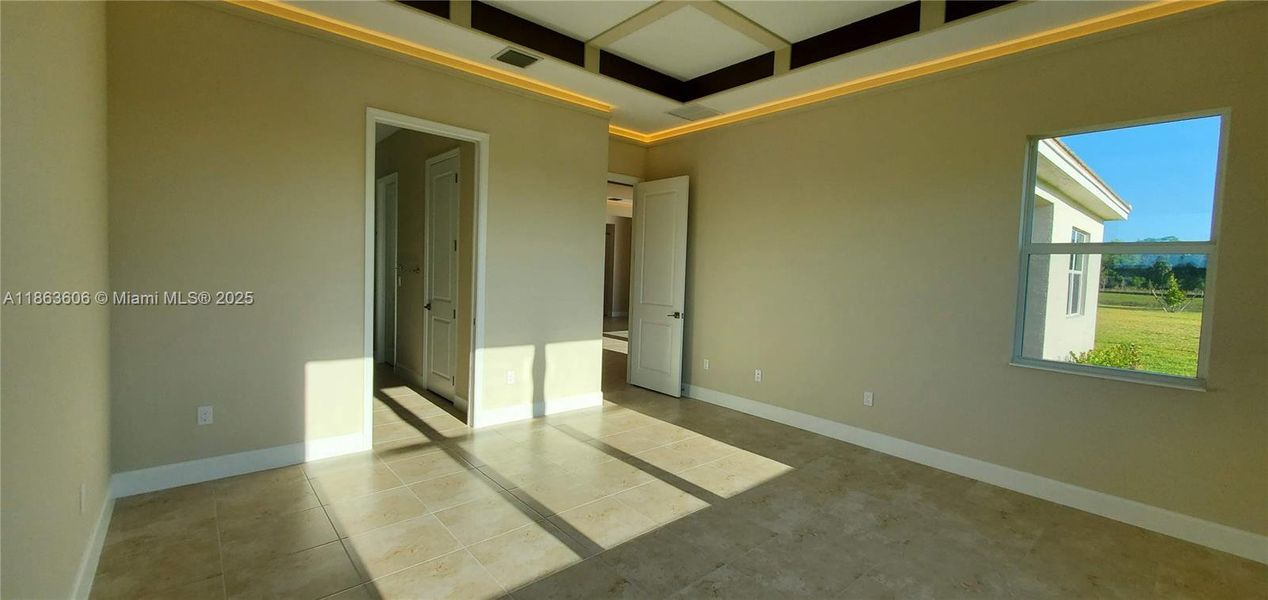 Spacious, unfurnished interior of a new home in , Westlake (Image 12).