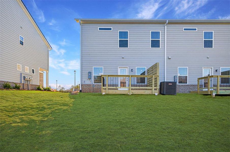 Exterior details and patio area of a home in Franklin Manor, Lawrenceville (Image 25).
