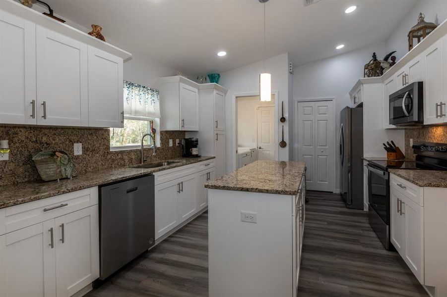 Furnished interior view inside a new home in , Ocklawaha (Image 14).