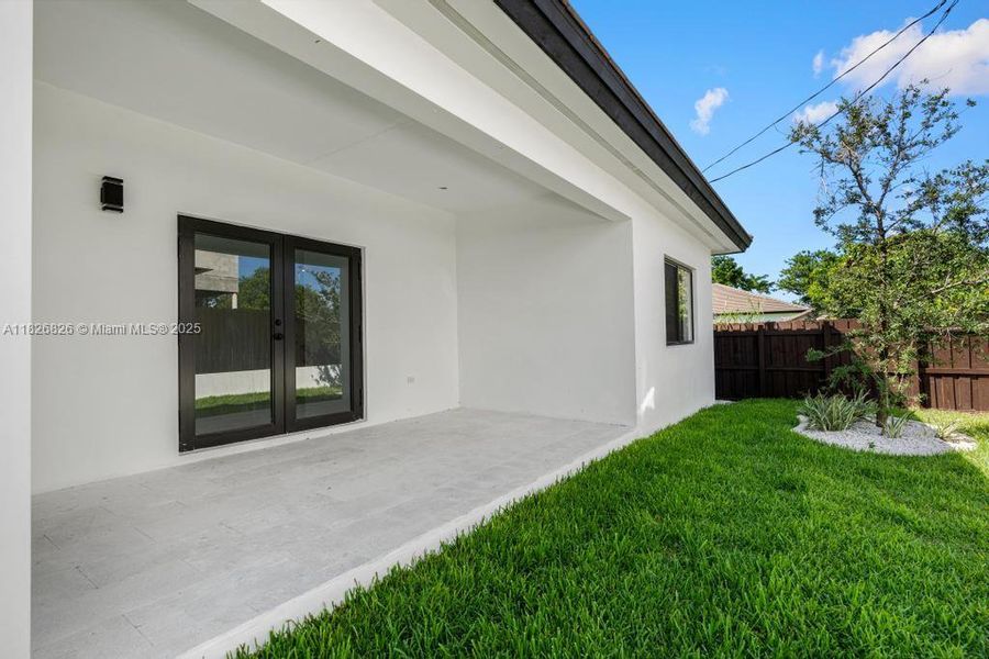 Exterior details and patio area of a home in , Cutler Bay (Image 18).