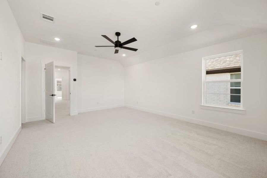 Spacious, unfurnished interior of a new home in Mosaic, Prosper (Image 29).