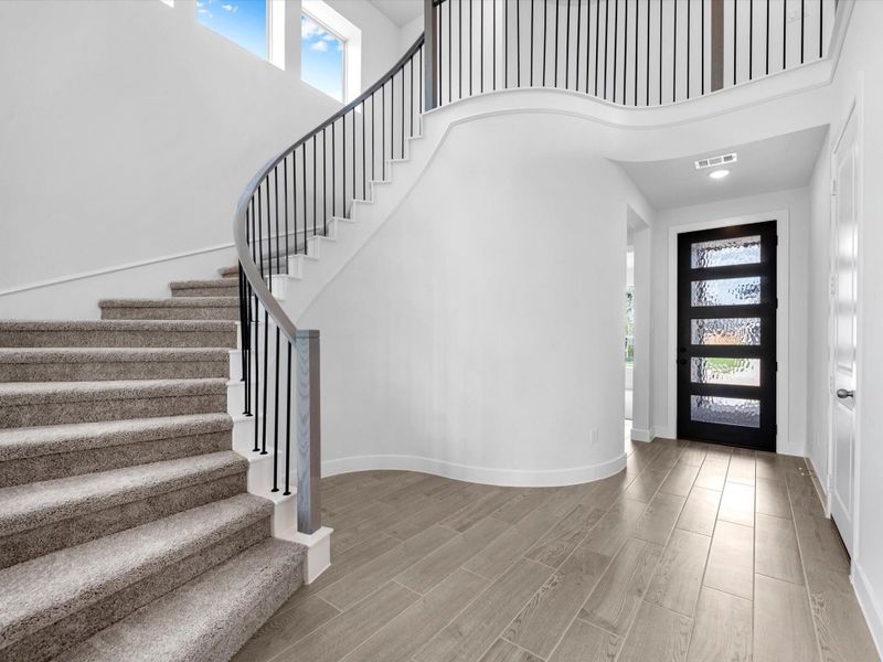 Spacious, unfurnished interior of a new home in Sienna, Missouri City (Image 14).