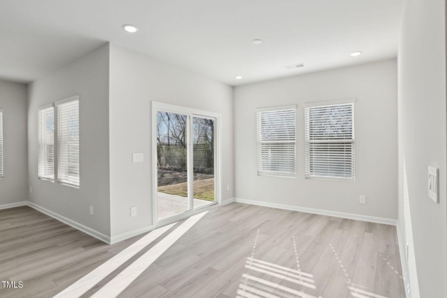 20-web-or-mls-Raleigh -River Glen-283 Wh