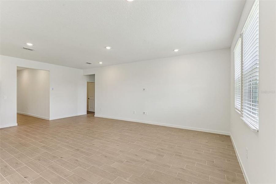 Spacious, unfurnished interior of a new home in Colbert Landings, Palm Coast (Image 22).
