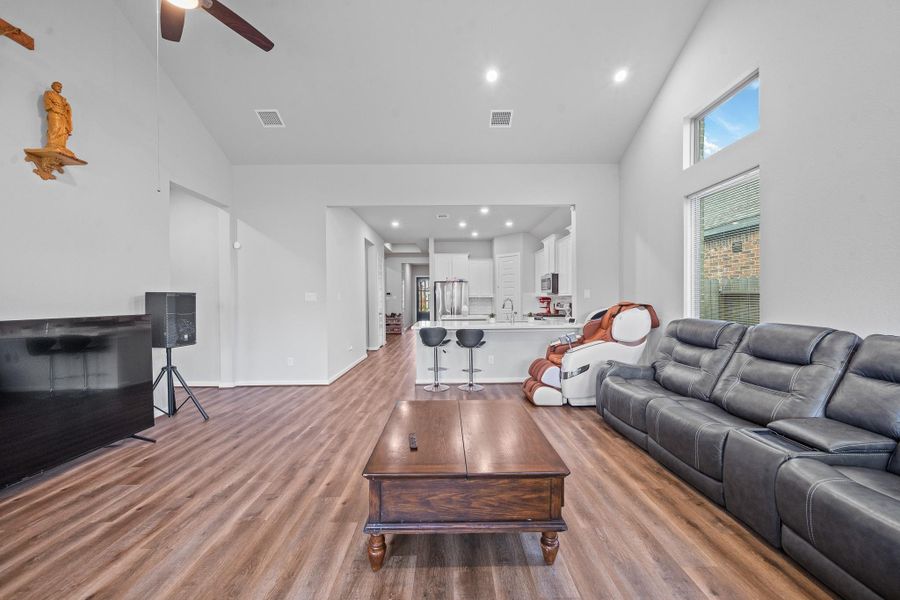 Furnished interior view inside a new home in Marvida 45', Cypress (Image 25). Furnished interior view inside a new home in Marvida 45', Cypress (Image 25).