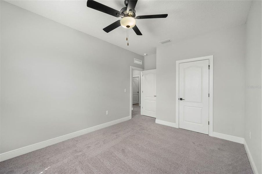 Spacious, unfurnished interior of a new home in , Kissimmee (Image 8).