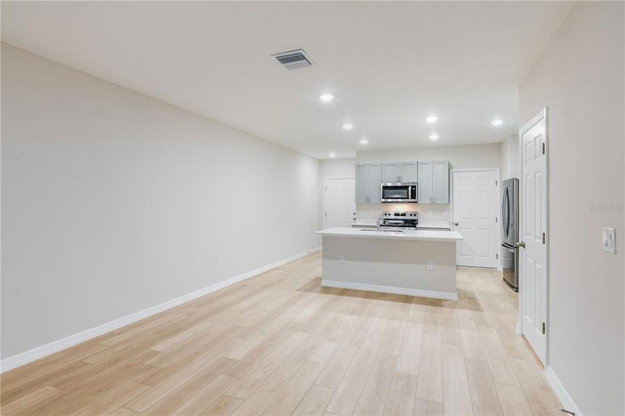 Spacious, unfurnished interior of a new home in Grove at Crosswind, Haines City (Image 12).