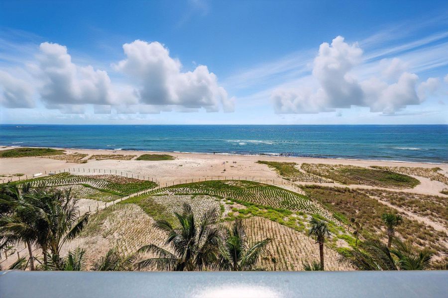 Exterior details and patio area of a home in Casamar, Pompano Beach (Image 4).