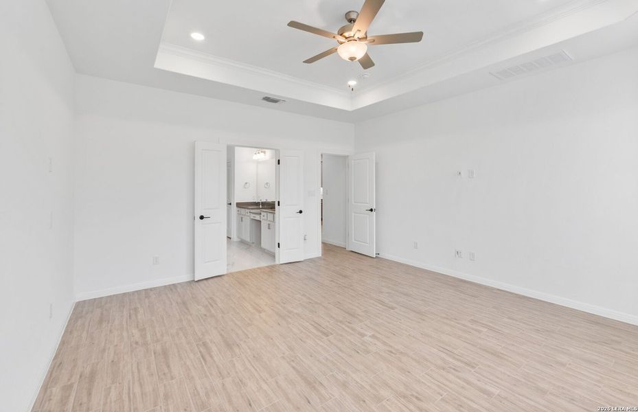 Spacious, unfurnished interior of a new home in Davis Ranch, San Antonio (Image 38).