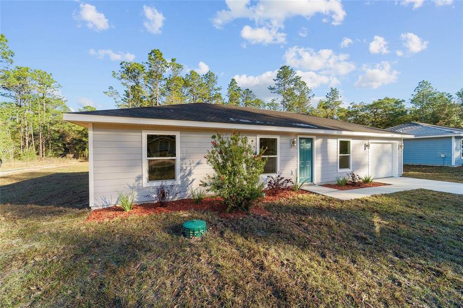 Exterior details and patio area of a home in , Ocala (Image 19).