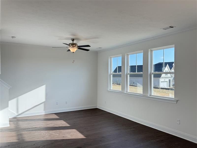 Spacious, unfurnished interior of a new home in Windsor, North Augusta (Image 12).