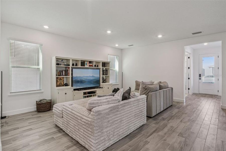 Furnished interior view inside a new home in , Winter Garden (Image 16).