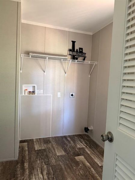 Spacious, unfurnished interior of a new home in , Pelican Bay (Image 9).