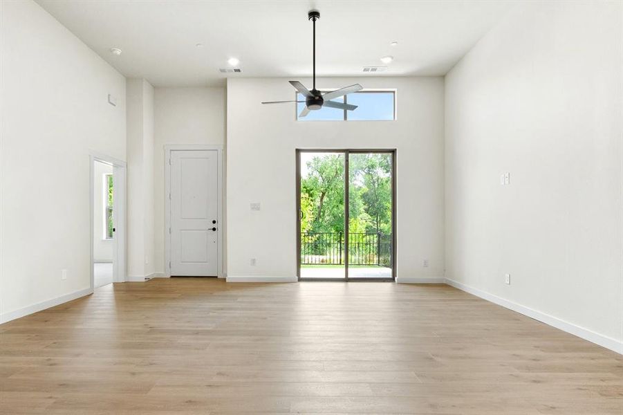 007-8509DelRioTrail-Rowlett-TX-75089-Living.jpg-SMALL