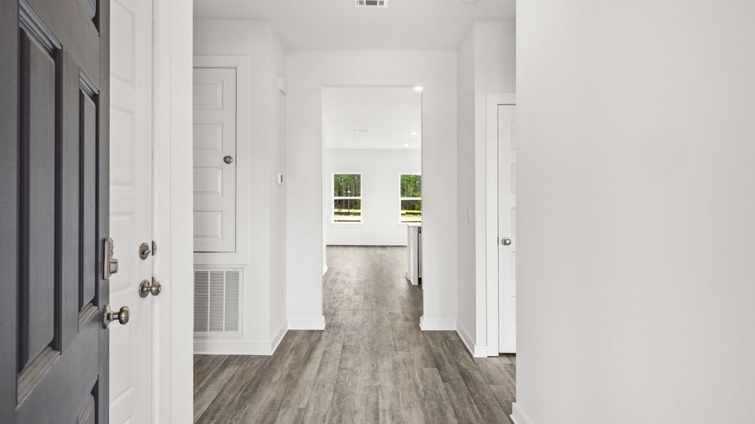 Representative unfurnished interior of a home built from the Walker by D.R. Horton in Ashton Park Phase III, Freeport (Image 12).