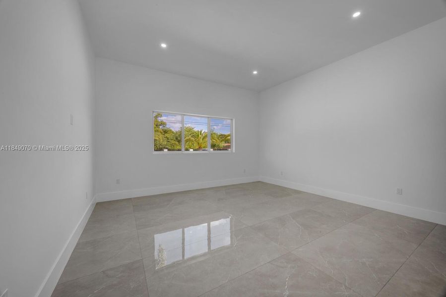 Spacious, unfurnished interior of a new home in , Miami (Image 20).