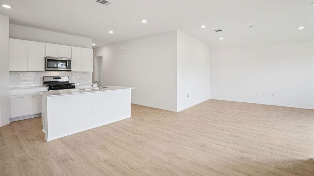 Spacious, unfurnished interior of a new home in Carillon, Manor (Image 27). Spacious, unfurnished interior of a new home in Carillon, Manor (Image 27).