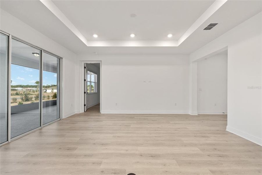 Spacious, unfurnished interior of a new home in , Ocala (Image 27).