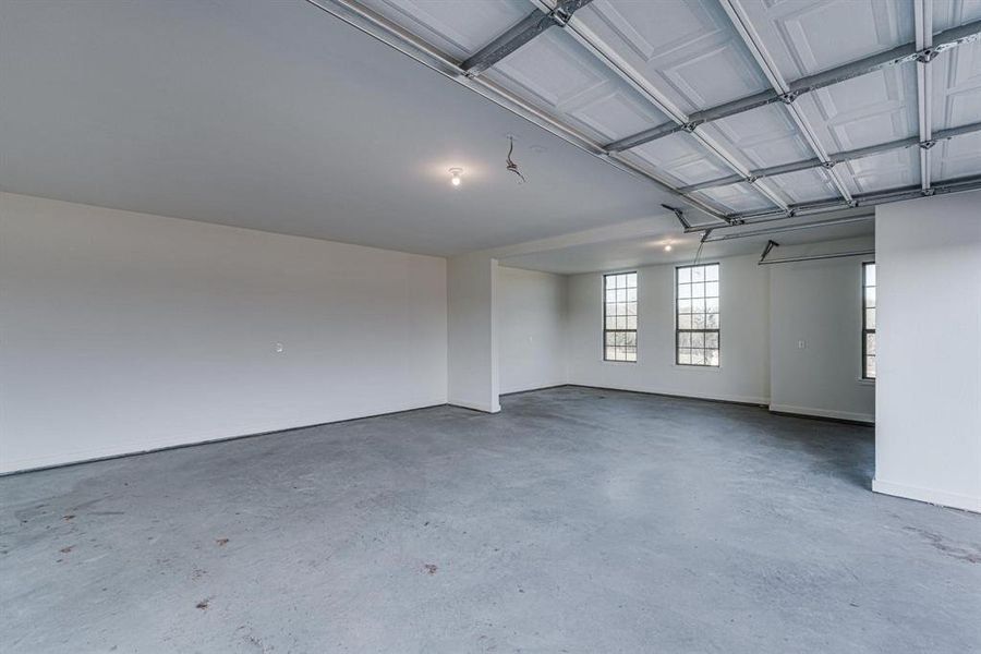 Spacious, unfurnished interior of a new home in , Waxahachie (Image 31).